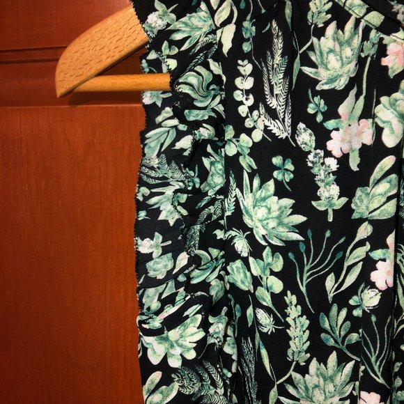 Kaari Blue Black Floral Top Size Small NWT - Picture 4 of 4